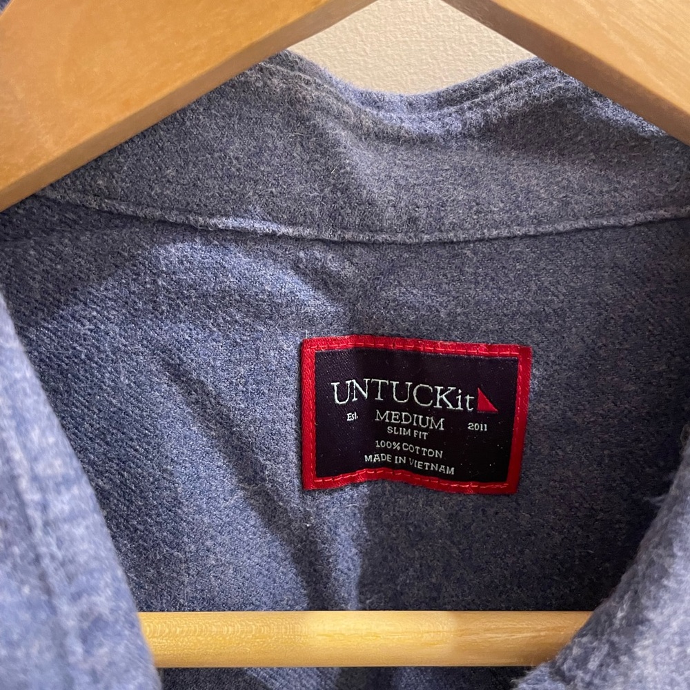 Untuckit Blue Button down - Picture 3 of 3